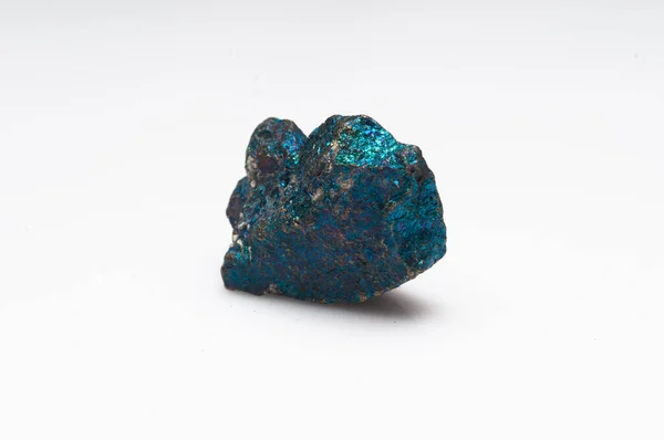 Természetes Chalcopyrite Fehér Alapon — Stock Fotó