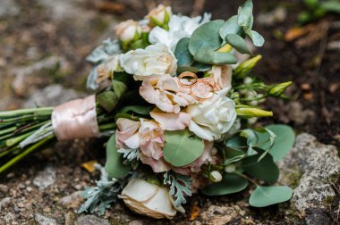 Gelinin Beckett 'i yolda duruyor.