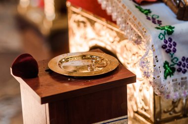 Alyanslar altın bir tabakta