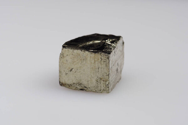 Натуральный пирит на белом фоне