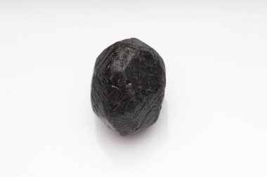 Beyaz arkaplanda doğal taş taşları