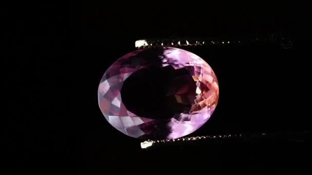 背景上的镊子中的天然直径 — 图库视频影像
