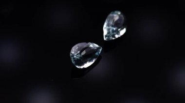 Arka planda doğal mavi akuamarin 