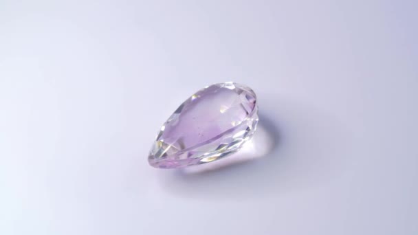 Natürlicher Amethyst Dreh Auf Weißem Hintergrund — Stockvideo