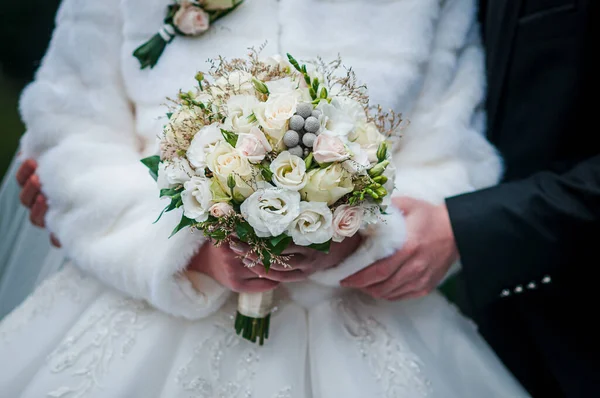 Boeket Bloemen Hand Van Bruid — Stockfoto