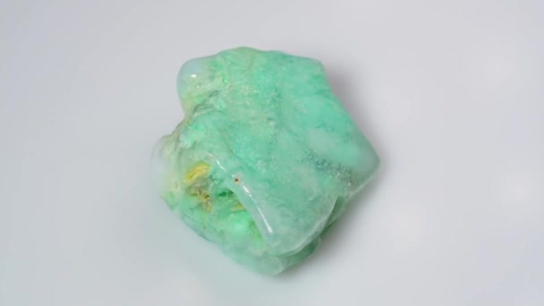 Természetes Chrysoprase Durva Forgóasztalon — Stock videók