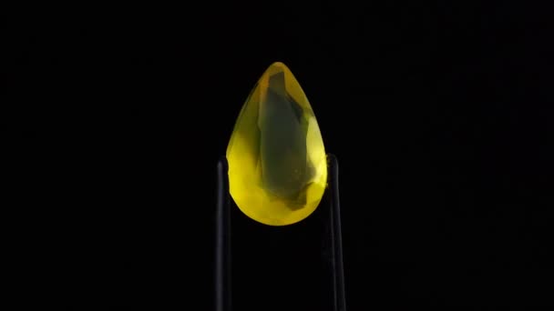 Naturlig Opal Ädelsten Pincetten Bakgrunden — Stockvideo