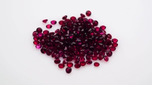 Pierre Naturelle Rhodolite Rouge Sur Table Tournante — Video