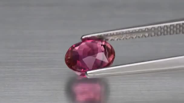 Tourmaline Rose Naturelle Rublitte Sur Table Tournante — Video