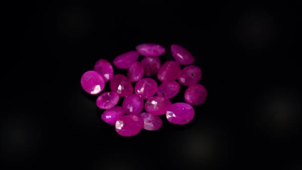 转盘上的天然红宝石 — 图库视频影像