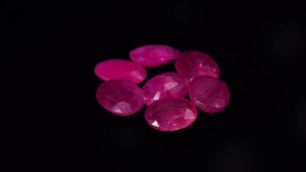 Натуральний Рубіновий Камінь Поворотному Столі — стокове відео