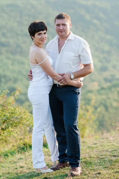 Newlyweds Hug Kiss Background Forest — Stock Photo, Image