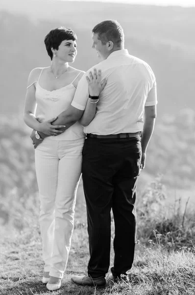 Newlyweds Hug Kiss Background Forest — Stock Photo, Image