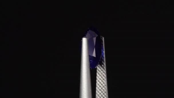 Натуральний Синій Сапфіровий Камінь Поворотному Столі — стокове відео