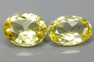 Doğal sarı apatit. Apatitin makro fotoğrafı