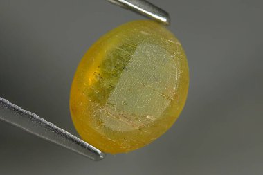 Doğal sarı apatit. Apatitin makro fotoğrafı