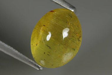 Doğal sarı apatit. Apatitin makro fotoğrafı