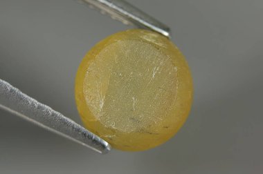 Doğal sarı apatit. Apatitin makro fotoğrafı