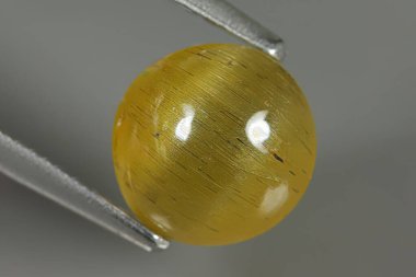 Doğal sarı apatit. Apatitin makro fotoğrafı