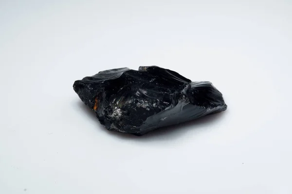 Arka Planda Doğal Siyah Obsidian Taşı — Stok fotoğraf