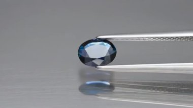 Cımbızda doğal mavi safir taşı