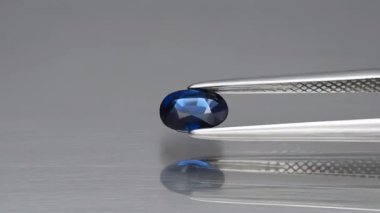 Cımbızda doğal mavi safir taşı