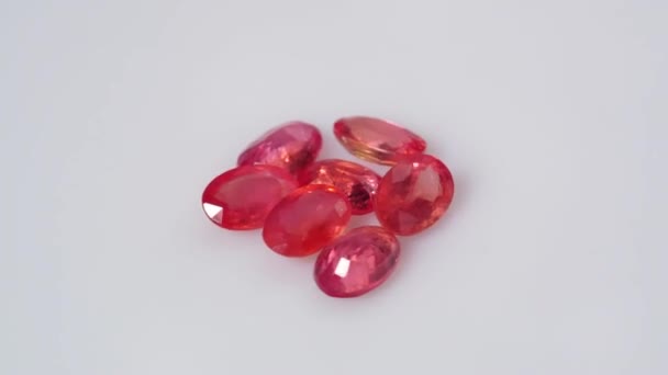 转盘上的天然红宝石 — 图库视频影像