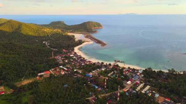 Aerial view of Chalok Lam bay at Koh Phangan island in Thailand — Stock Video