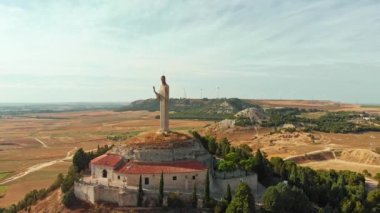 İspanya, Palencia 'daki Otero' nun İsa heykelinin havadan görünüşü