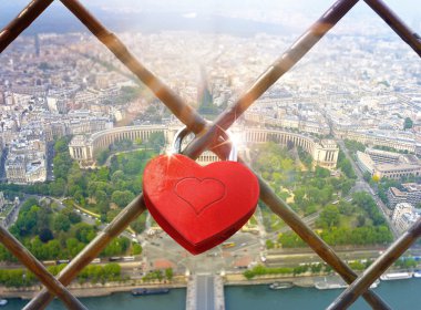 Sevgililer günü kalpleri-asma kilit ile arka plan