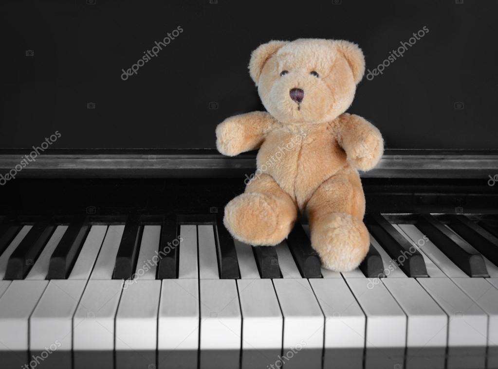 Piano keys with sitting teddybear — Stock Photo © cranach2
