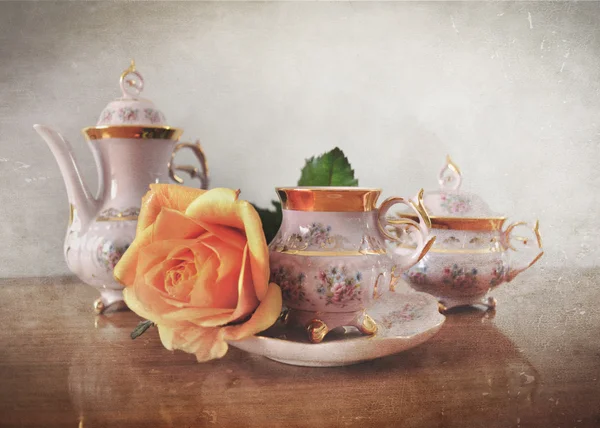 Porcelana zestaw herbaty z retro starodawny efekt stylu Instagram — Zdjęcie stockowe