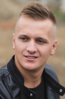 Genç bir adamın portresi