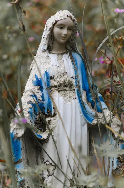 Uskonnollinen Mary veistos — kuvapankkivalokuva