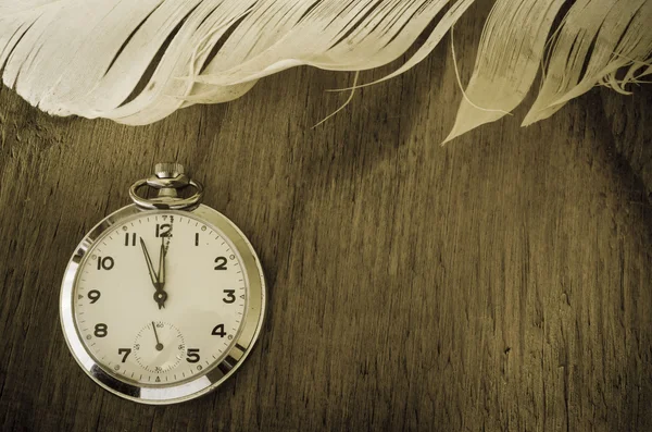 Pocket Watch and Feather on Wood — Stock Photo, Image