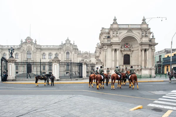 Cambio Guardia Palacio Gobierno Conocido Como Casa Pizarro Plaza Armas —  Fotos de Stock