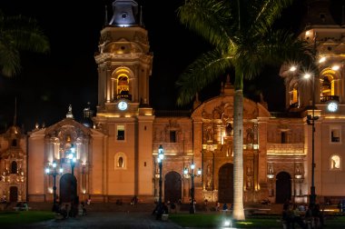 Lima 'daki Lima Katedrali (Plaza de Armas) Lima şehrinin ana meydanı, Peru