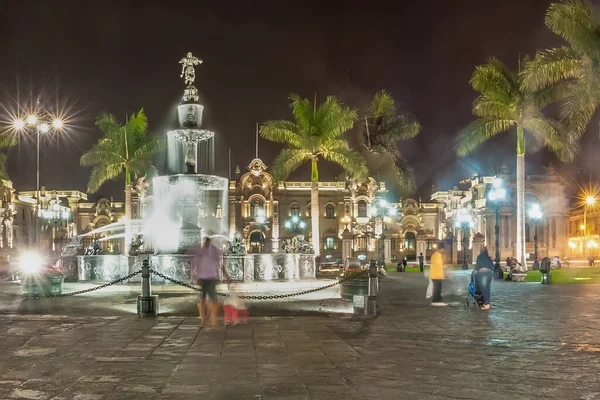 Catedral Basílica Fonte Bronze Com Estátua Anjo Fama Lima Plaza — Fotografia de Stock