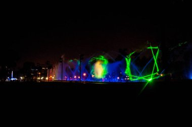 Sihirli Su Pisti 'ndeki su oyunları (dünyanın en büyük çeşme kompleksi), Rezerv Parkı, Lima, Peru.