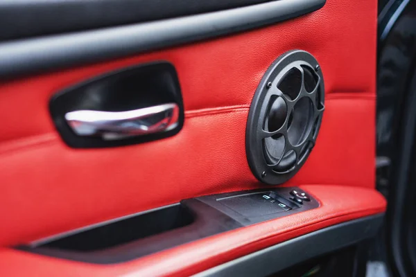 Bilhögtalare Röd Läderdörr — Stockfoto