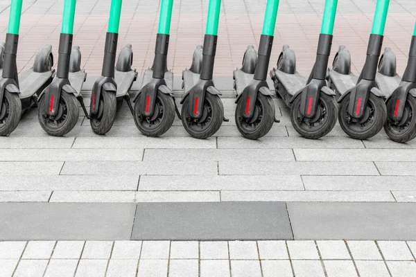 City Transportation Row Many Electric Scooters Standing Pavement — Stock Photo, Image