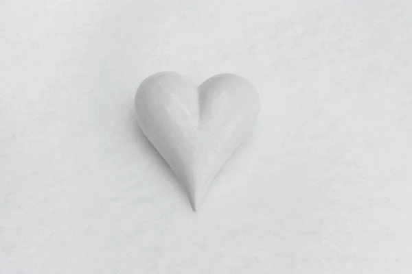 One White Porcelain Heart Real Winter Snow Placed Center Photo — Stock Photo, Image