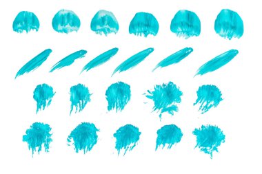 Soyut mavi akrilik mürekkep rengi beyaz arkaplana mürekkep lekeleri sıçratır.