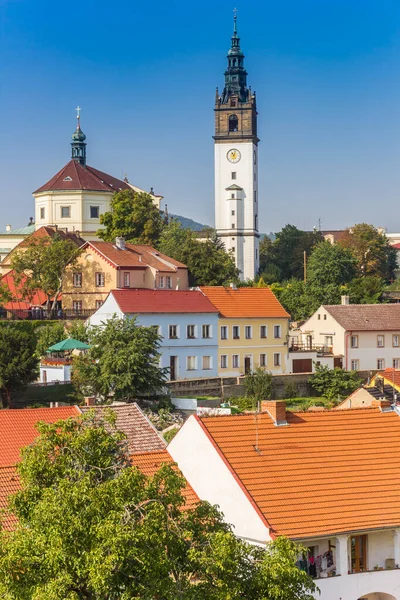チェコ共和国リトメリツェ中心部にある歴史的大聖堂の塔 — ストック写真
