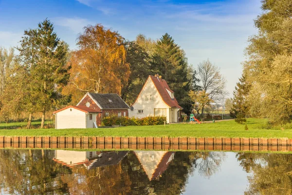 Haus Und Bunte Bäume Spiegeln Sich Winschoterdiep Kanal Groningen Niederlande — Stockfoto