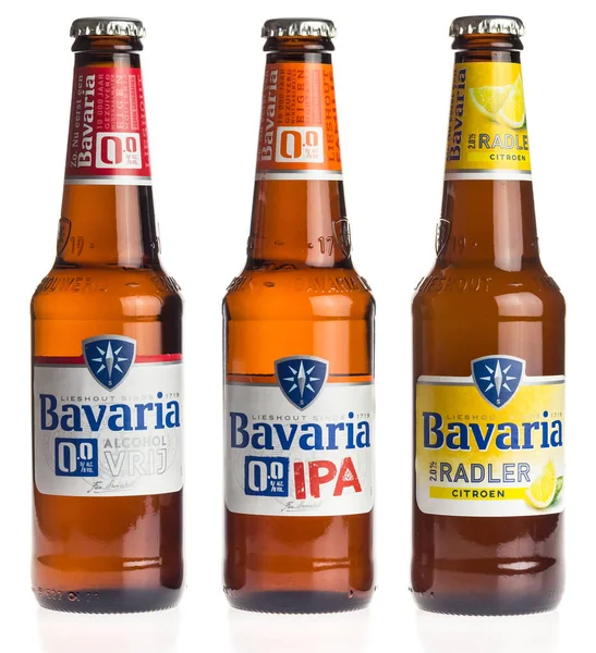 白色背景的巴伐利亚啤酒瓶 拉德勒啤酒和Ipa啤酒瓶 — 图库照片