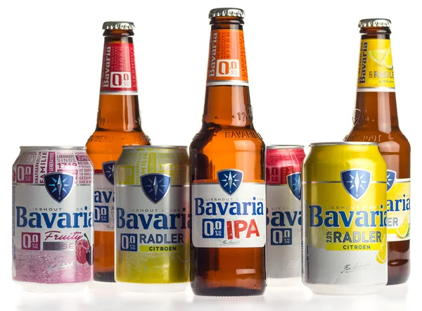 Bottiglie Lattine Birra Bavarese Isolate Fondo Bianco — Foto Stock