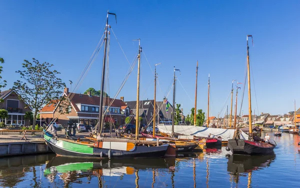 Hollanda Spakenburg Kanalında Geleneksel Ahşap Yelkenli Gemisi — Stok fotoğraf