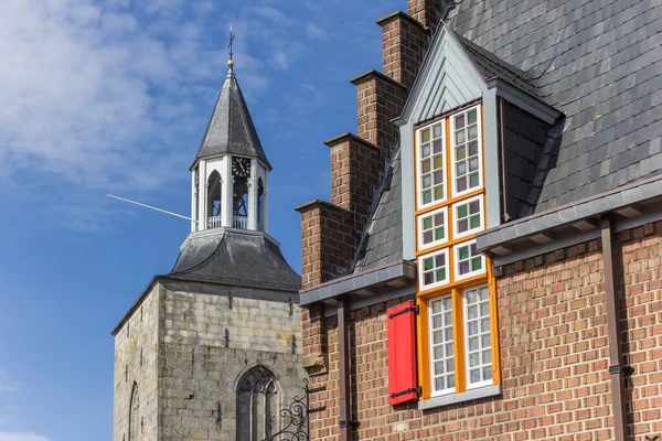 Finestra Colorata Torre Della Chiesa Nel Centro Tubbergen Paesi Bassi — Foto Stock