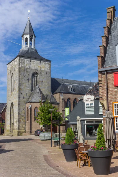 Calle Empedrada Que Conduce Iglesia Pancratius Tubbergen Países Bajos —  Fotos de Stock